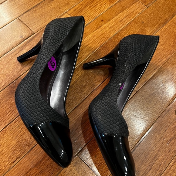 Calvin Klein pumps like new size 8 1/2 - Picture 2 of 8